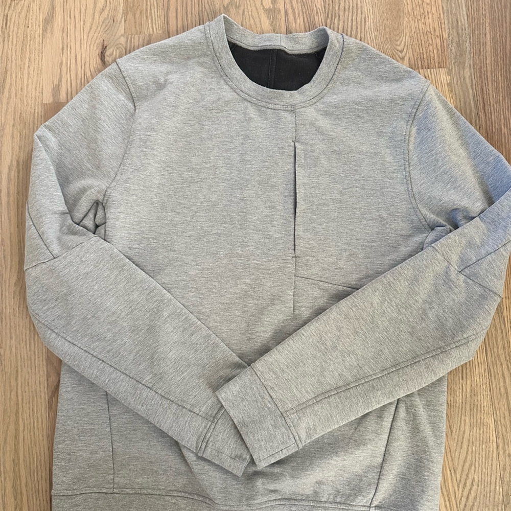 Men’s Lululemon crew neck sweatshirt